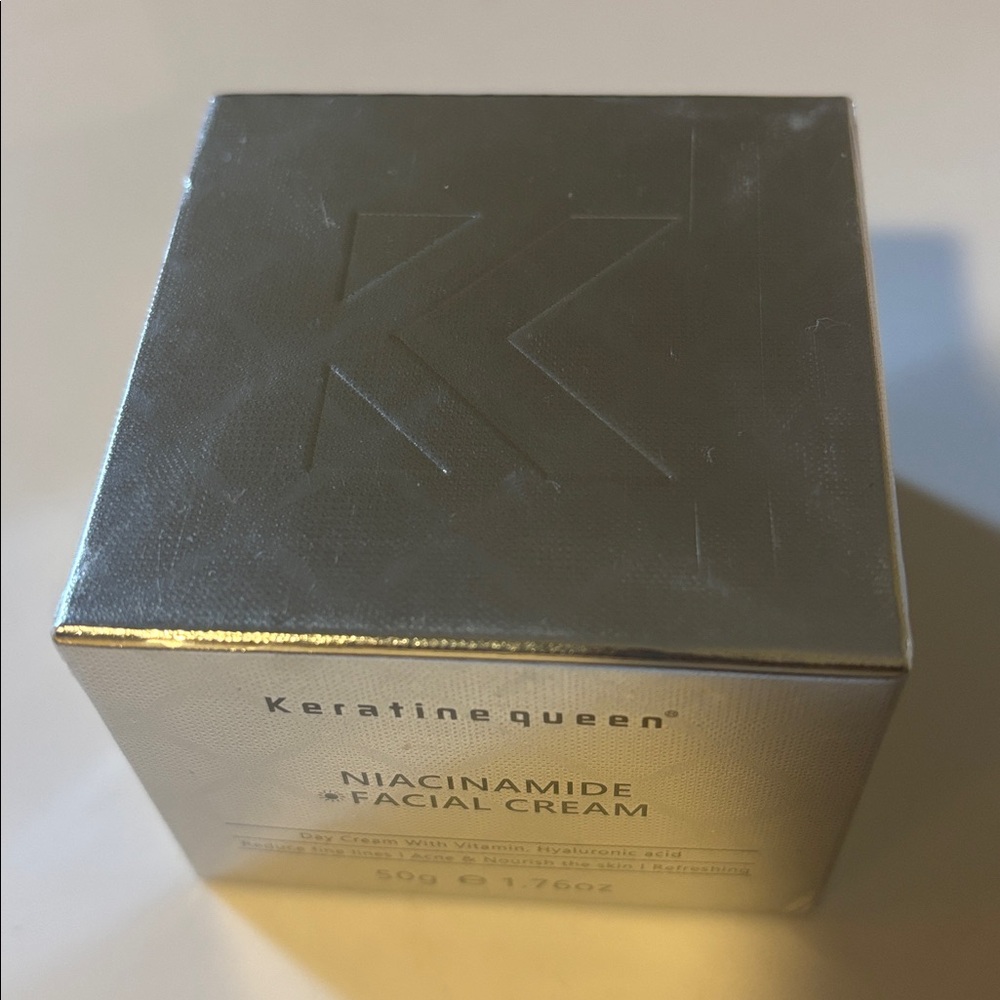 Keratine Queen Niacinamide Facial day Cream with Hyaluronic acid - Silver box - Picture 4 of 4